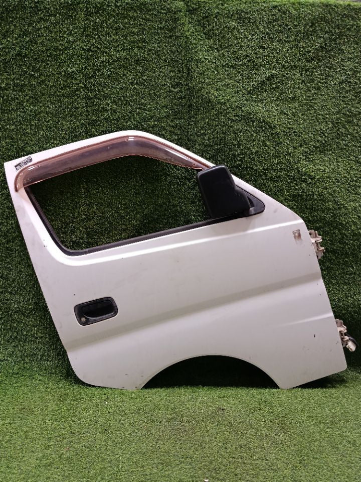[F DOOR ASSY RH]NISSAN CARAVAN VAN VPE25 2006 KA20DE FR MT 2WD #000324A768181
