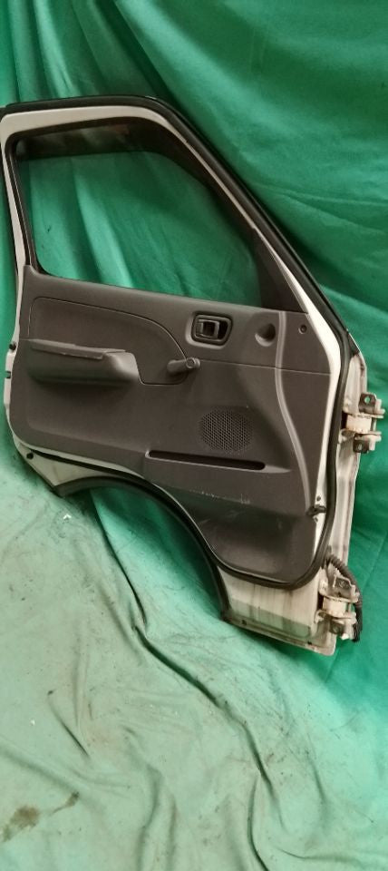 [F DOOR ASSY LH]NISSAN CARAVAN VAN VPE25 2006 KA20DE FR MT 2WD #000324A768182