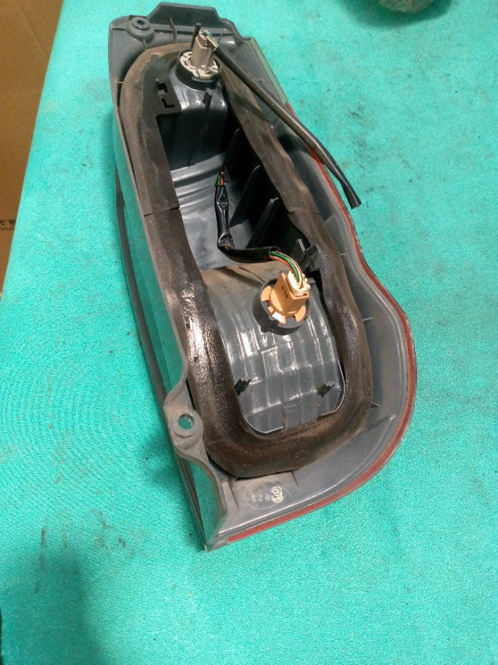 [TAIL LAMP RH]TOYOTA GRAND HIACE VCH16W 2000 5VZ-FE FR AT 4WD #000324B781579
