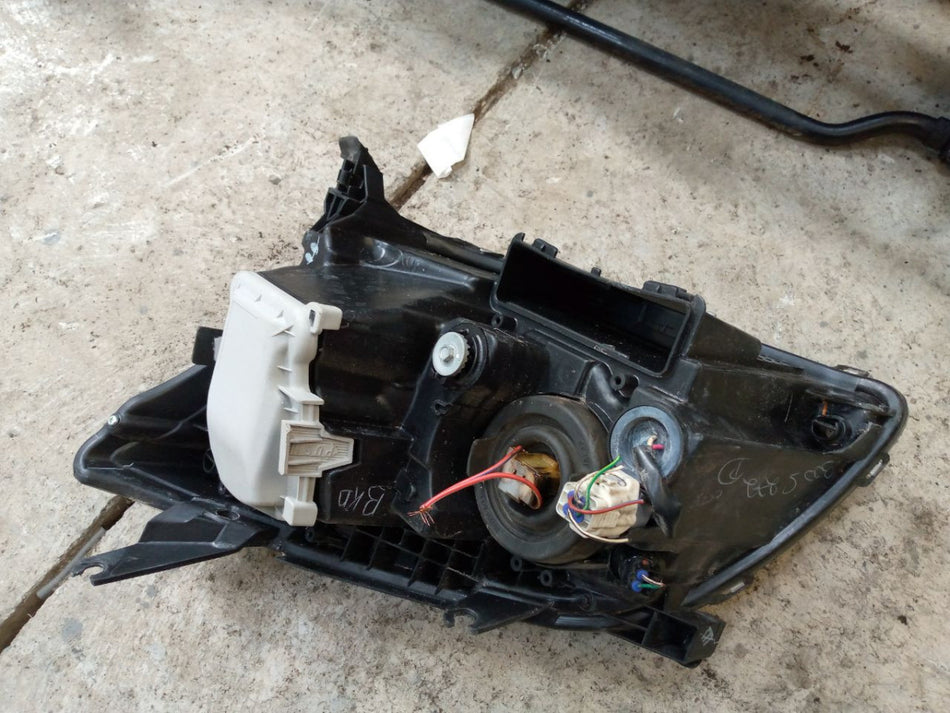 [HEADLIGHT ASSY RH]TOYOTA AVENSIS WAGON AZT255 2004 1AZ-FSE FF AT 4WD #0003245662342