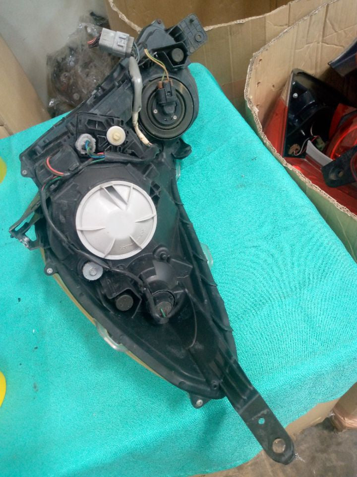 [HEADLIGHT ASSY RH]SUBARU LEGACY B4 BM9 2010 EJ25 FF AT 4WD #000324A768320