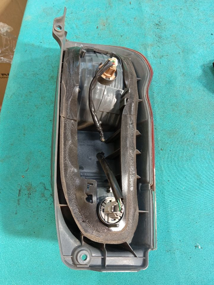 [TAIL LAMP LH]TOYOTA GRAND HIACE VCH16W 2000 5VZ-FE FR AT 4WD #000324B781580