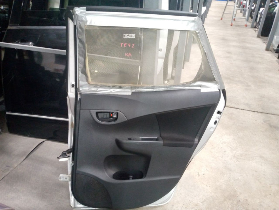 [R DOOR ASSY RH]TOYOTA RACTIS NCP125 2013 1NZ-FE FF AT 4WD #0003245662104
