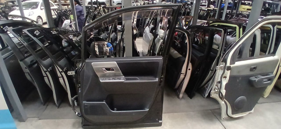 [F DOOR ASSY RH]TOYOTA VOXY ZRR75 2012 3ZR-FAE FF AT 4WD #000323B549610