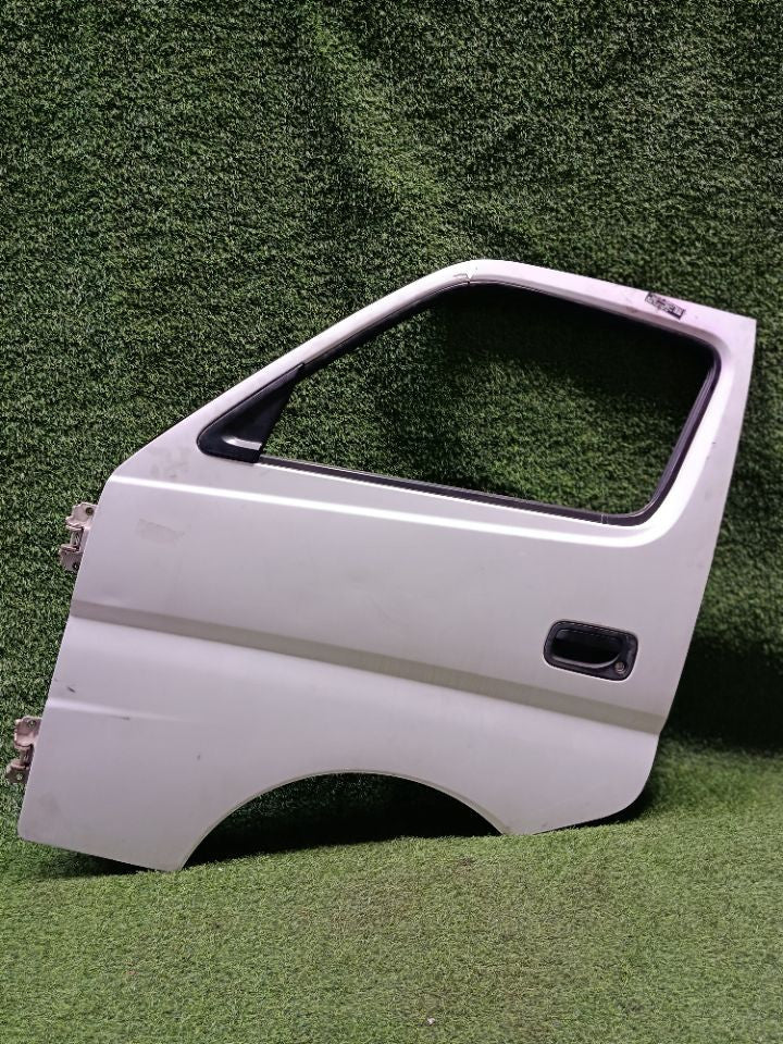 [F DOOR ASSY LH]NISSAN CARAVAN VAN CQGE25 2003 KA24DE FR AT 2WD #000324A768195