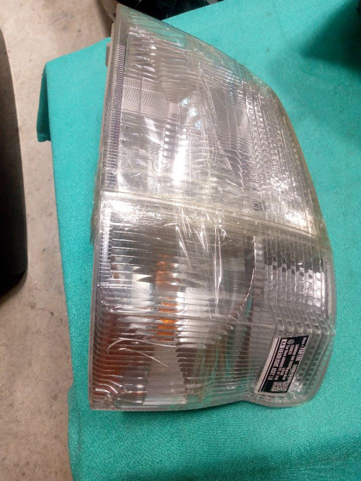 [HEADLIGHT ASSY LH]NISSAN CARAVAN VAN CQGE25 2003 KA24DE FR AT 2WD #000324A768198