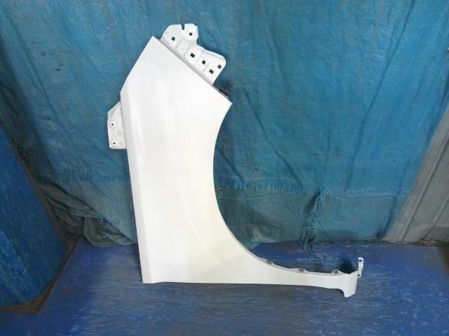 [FENDER RH]NISSAN SERENA HC27   #0BD3253178584